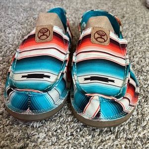 Twisted X Hooey Serape Slip Om